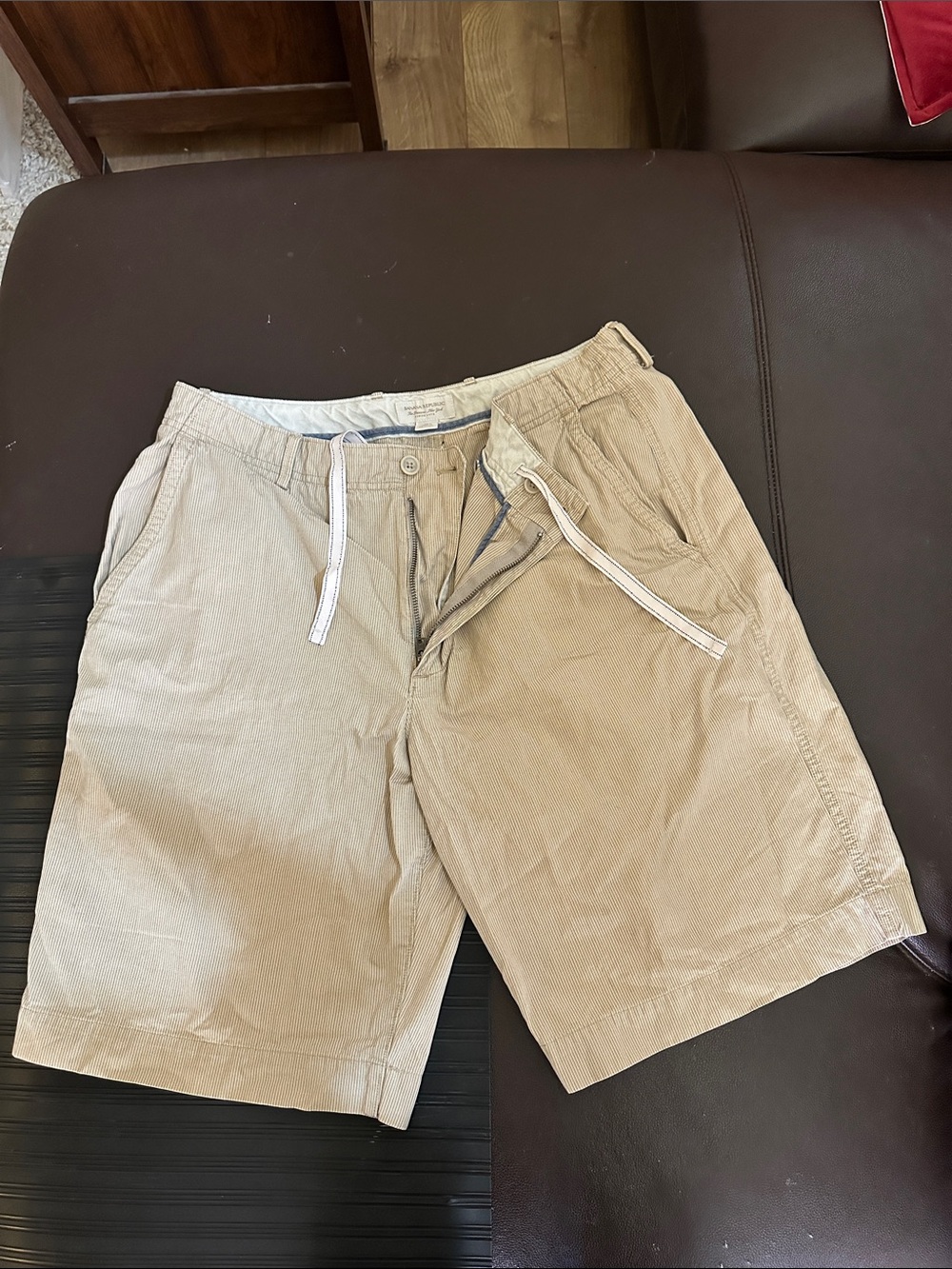 Banana Republic Men's Tan pinstriped Flat-Front Drawstring Shorts
